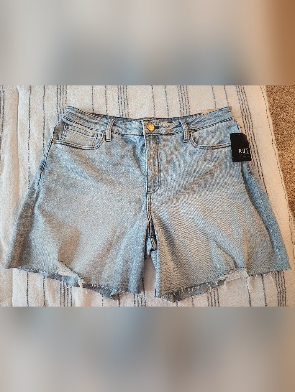 Kut from the Kloth Light Wash Denim Women's Shorts High Rise Size 12.
